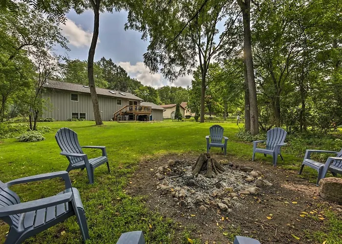 Lake Nagawicka Home - 2 Blocks To Boat Launch