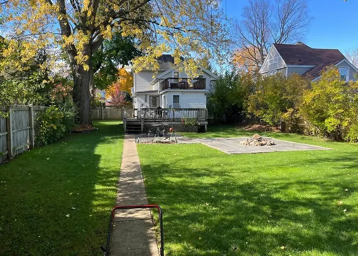 515Escape - Near Downtown, Private Backyard, Firepit, Bbq, Fun!